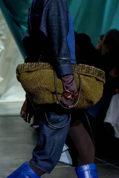 Look 57